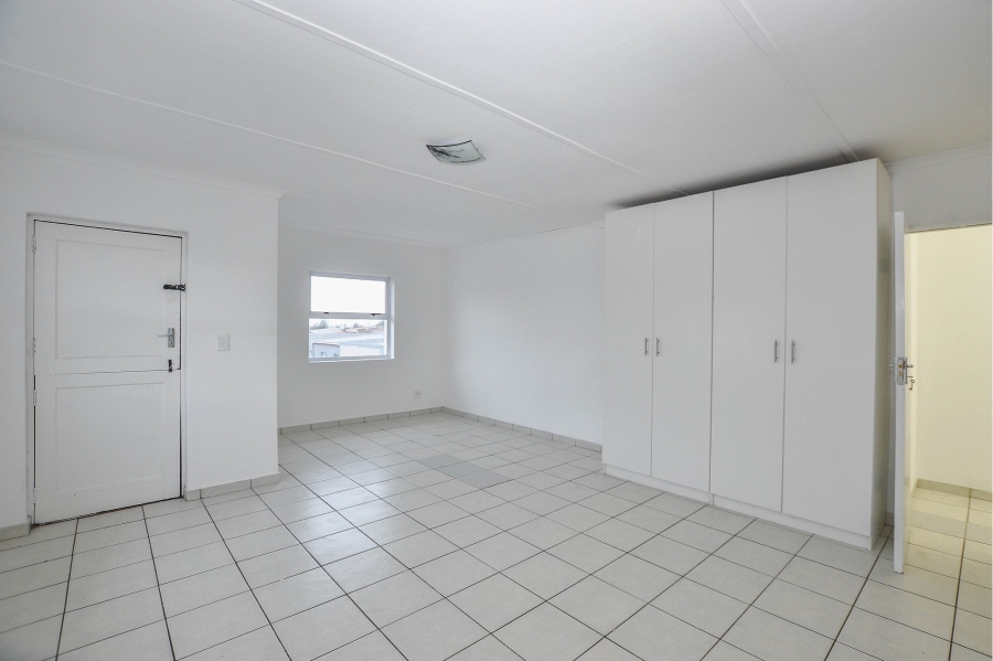 8 Bedroom Property for Sale in Parklands Western Cape